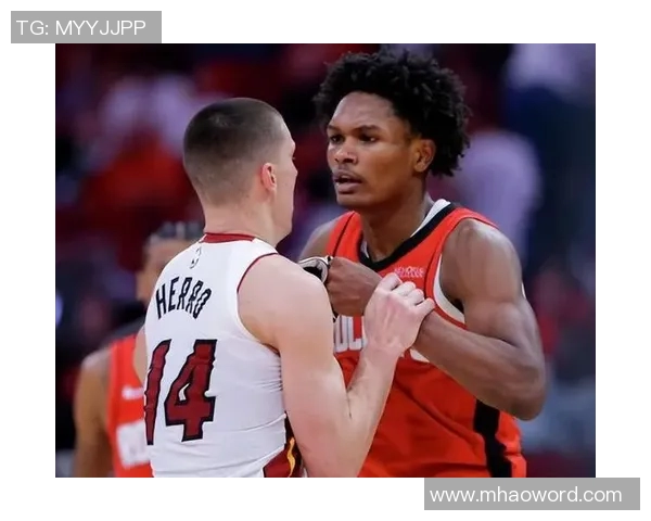 小米切尔缺席三场季前赛后重返赛场希罗与罗齐尔仍未合练 小米切尔缺席三场季前赛后重返赛场希罗与罗齐尔仍未合练