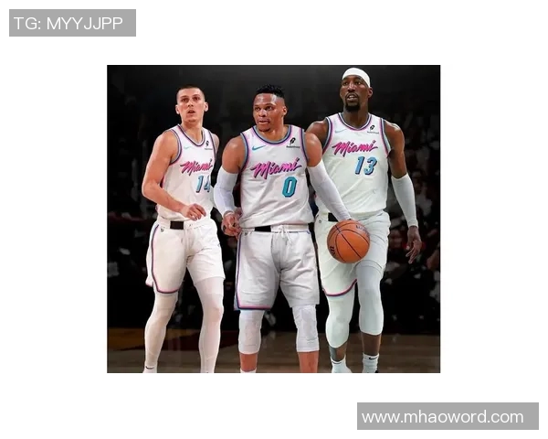 小米切尔缺席三场季前赛后重返赛场希罗与罗齐尔仍未合练 小米切尔缺席三场季前赛后重返赛场希罗与罗齐尔仍未合练