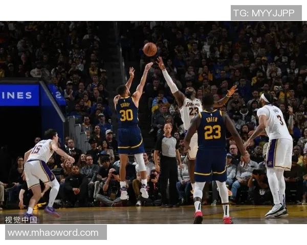 费尔斯期待与湖人交锋渴望在赛场上对决詹姆斯 费尔斯期待与湖人交锋渴望在赛场上对决詹姆斯