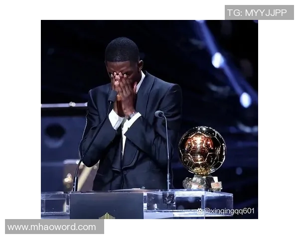 登贝莱荣归故里携金球奖与家乡人民共享荣耀时刻 登贝莱荣归故里携金球奖与家乡人民共享荣耀时刻