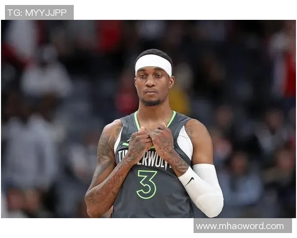 麦克丹尼尔斯半场表现出色9中6砍下15分2篮板3盖帽助力球队攻防稳定