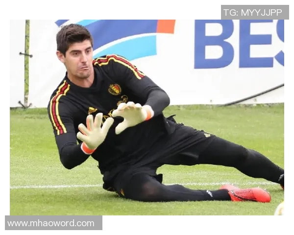 曼联恢复训练双红会首发缺席替补球员积极参与备战