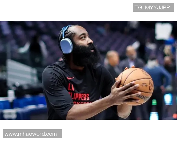 哈登谈球队首发阵容的优势与错位策略展现天赋异禀的潜力