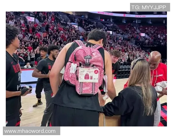 媒体人评论杨瀚森背粉色书包学舞蹈展现纯粹享受而非融入的真实状态 媒体人评论杨瀚森背粉色书包学舞蹈展现纯粹享受而非融入的真实状态